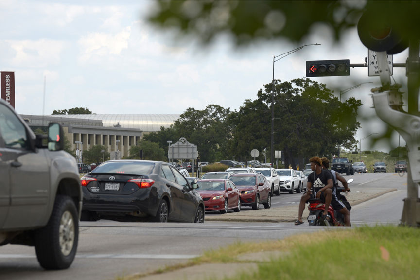 Motorists stop at a traffic light